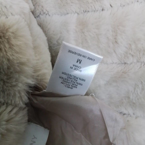 NY&Co Reversable Faux Fur Packable Down Coat Size Medium in Soft Beige - Picture 16 of 16